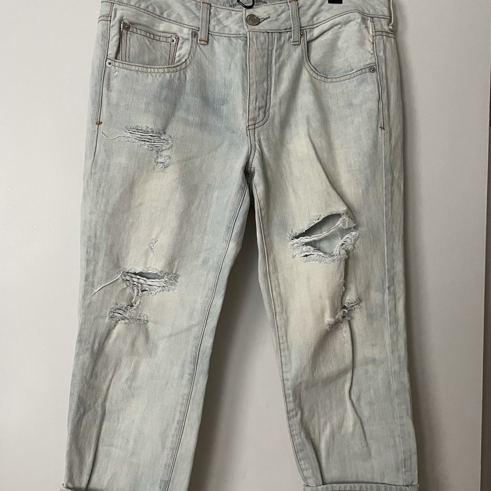 Size 10 American eagle bleached jeans